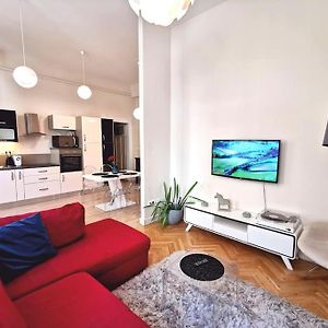 Luxury Apartment Near Astoria With Ac